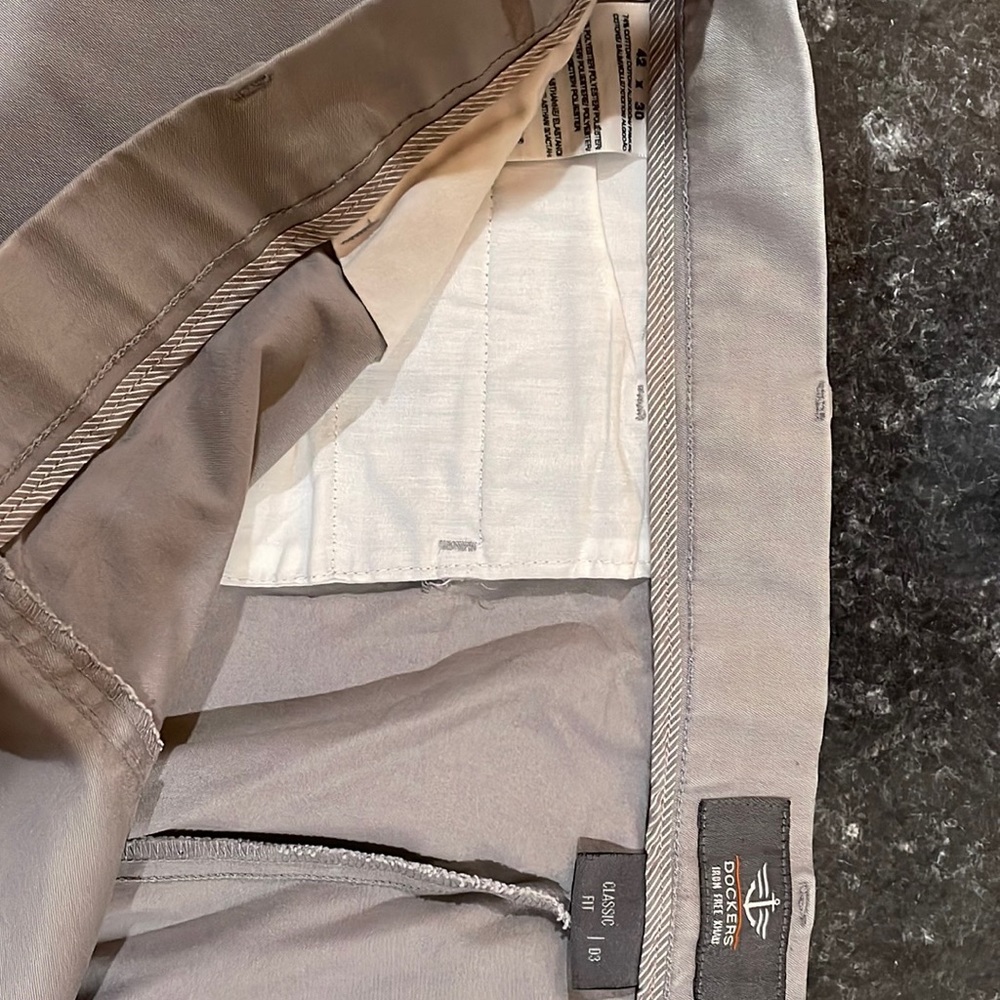 Dockers Iron Free Khaki